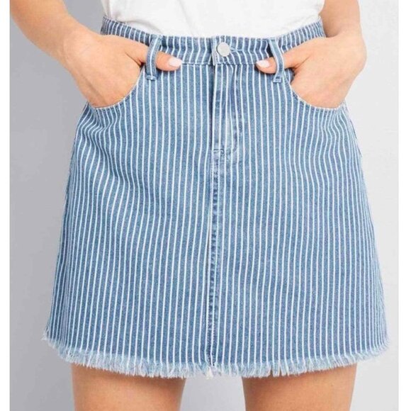 BLANK NYC Pale Rails Denim Raw Hem Mini Skirt, Blue 24 / 0 NWT - Picture 1 of 9